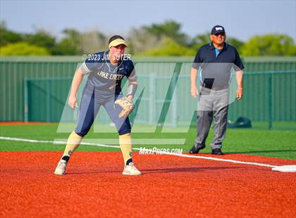 Thumbnail 1 in Georgetown vs Lake Creek (UIL 5A Reg III Final) photogallery.
