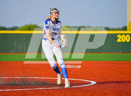 Thumbnail 2 in Georgetown vs Lake Creek (UIL 5A Reg III Final) photogallery.