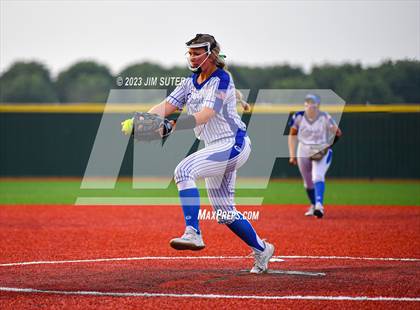 Thumbnail 2 in Georgetown vs Lake Creek (UIL 5A Reg III Final) photogallery.