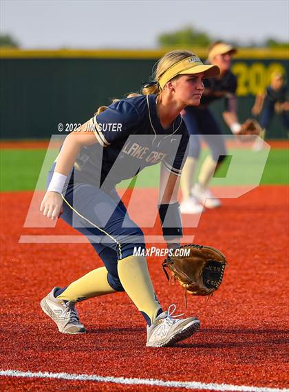 Thumbnail 2 in Georgetown vs Lake Creek (UIL 5A Reg III Final) photogallery.