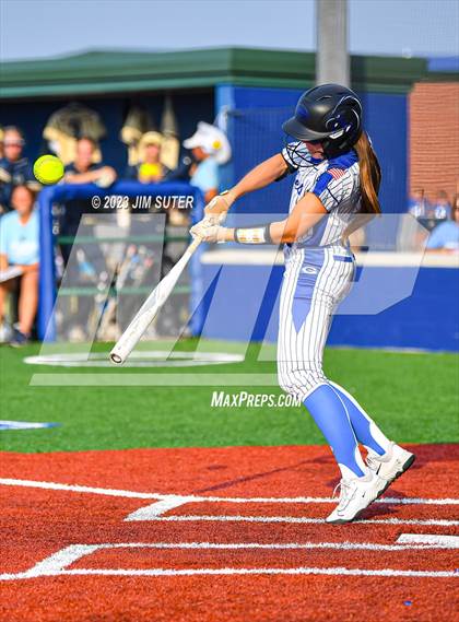 Thumbnail 2 in Georgetown vs Lake Creek (UIL 5A Reg III Final) photogallery.