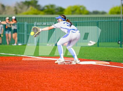 Thumbnail 3 in Georgetown vs Lake Creek (UIL 5A Reg III Final) photogallery.