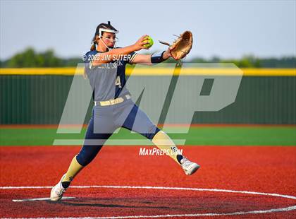 Thumbnail 2 in Georgetown vs Lake Creek (UIL 5A Reg III Final) photogallery.