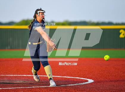 Thumbnail 2 in Georgetown vs Lake Creek (UIL 5A Reg III Final) photogallery.
