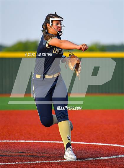 Thumbnail 3 in Georgetown vs Lake Creek (UIL 5A Reg III Final) photogallery.