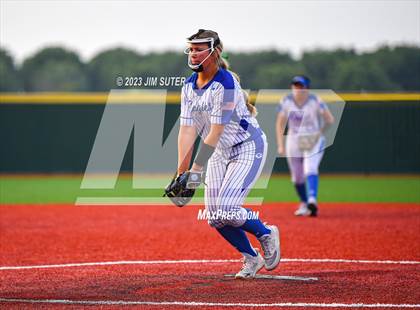 Thumbnail 1 in Georgetown vs Lake Creek (UIL 5A Reg III Final) photogallery.