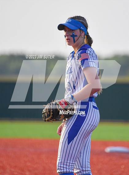 Thumbnail 3 in Georgetown vs Lake Creek (UIL 5A Reg III Final) photogallery.