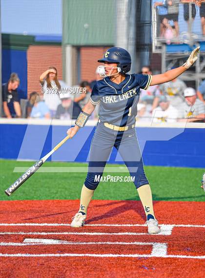 Thumbnail 1 in Georgetown vs Lake Creek (UIL 5A Reg III Final) photogallery.