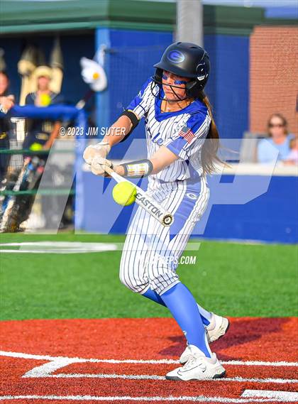Thumbnail 1 in Georgetown vs Lake Creek (UIL 5A Reg III Final) photogallery.