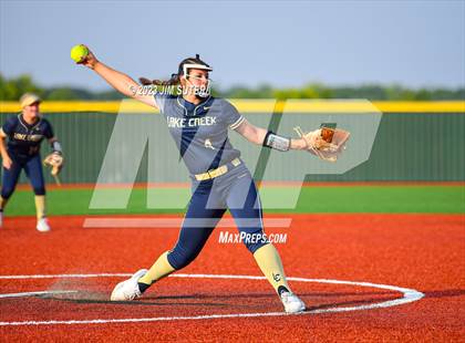 Thumbnail 2 in Georgetown vs Lake Creek (UIL 5A Reg III Final) photogallery.