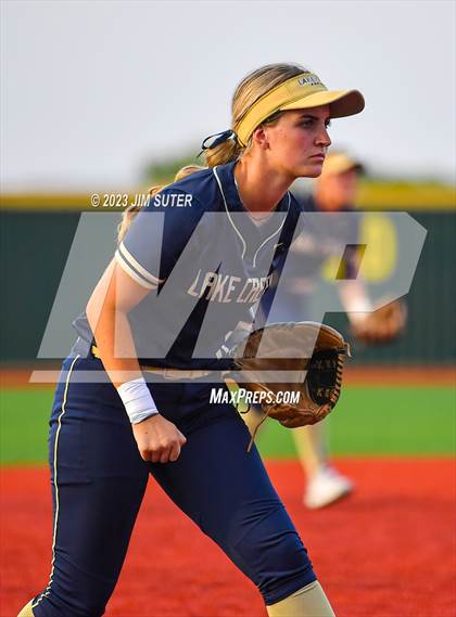 Thumbnail 1 in Georgetown vs Lake Creek (UIL 5A Reg III Final) photogallery.