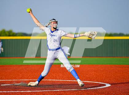 Thumbnail 3 in Georgetown vs Lake Creek (UIL 5A Reg III Final) photogallery.