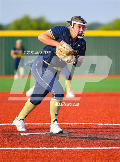 Thumbnail 1 in Georgetown vs Lake Creek (UIL 5A Reg III Final) photogallery.