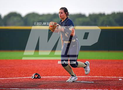 Thumbnail 3 in Georgetown vs Lake Creek (UIL 5A Reg III Final) photogallery.