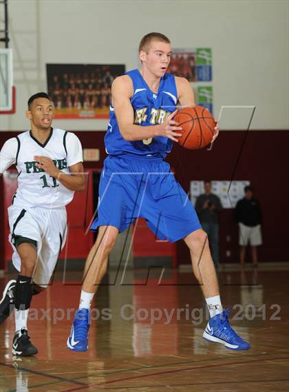 Thumbnail 3 in El Toro vs. Perris (MaxPreps Holiday Classic) photogallery.