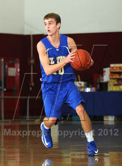 Thumbnail 3 in El Toro vs. Perris (MaxPreps Holiday Classic) photogallery.