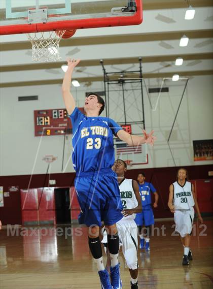 Thumbnail 1 in El Toro vs. Perris (MaxPreps Holiday Classic) photogallery.