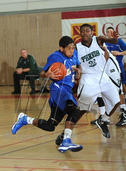 Thumbnail 1 in El Toro vs. Perris (MaxPreps Holiday Classic) photogallery.