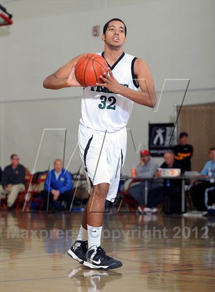 Thumbnail 2 in El Toro vs. Perris (MaxPreps Holiday Classic) photogallery.
