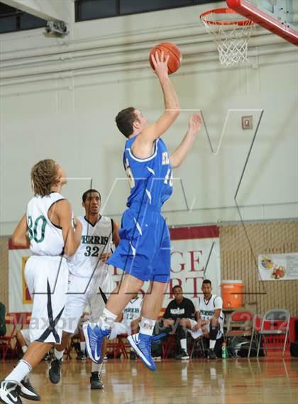 Thumbnail 2 in El Toro vs. Perris (MaxPreps Holiday Classic) photogallery.