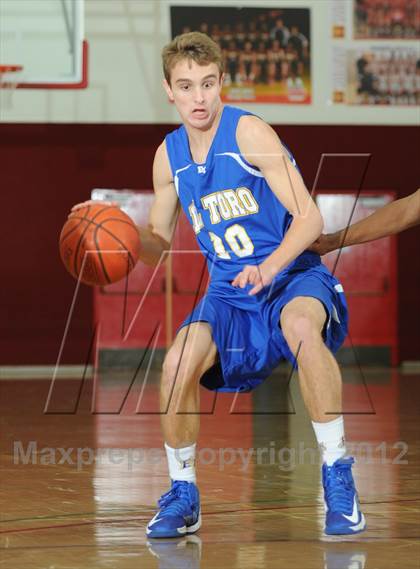 Thumbnail 2 in El Toro vs. Perris (MaxPreps Holiday Classic) photogallery.