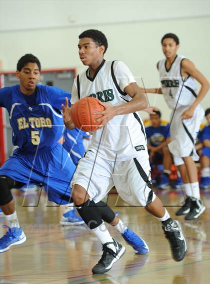 Thumbnail 3 in El Toro vs. Perris (MaxPreps Holiday Classic) photogallery.