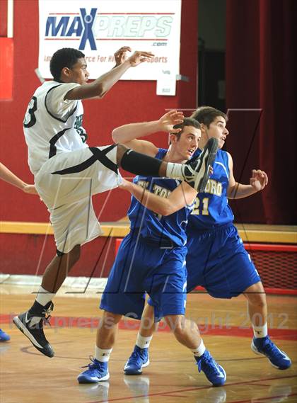 Thumbnail 2 in El Toro vs. Perris (MaxPreps Holiday Classic) photogallery.