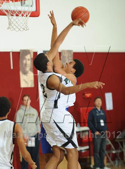 Thumbnail 3 in El Toro vs. Perris (MaxPreps Holiday Classic) photogallery.