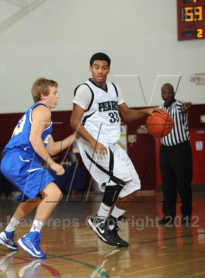 Thumbnail 2 in El Toro vs. Perris (MaxPreps Holiday Classic) photogallery.