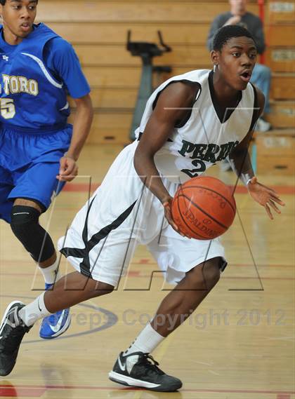 Thumbnail 2 in El Toro vs. Perris (MaxPreps Holiday Classic) photogallery.