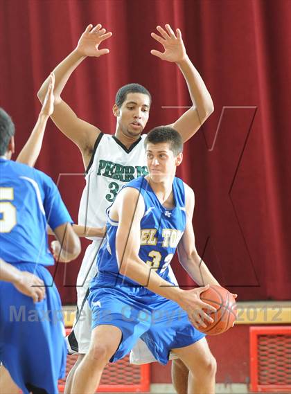 Thumbnail 2 in El Toro vs. Perris (MaxPreps Holiday Classic) photogallery.