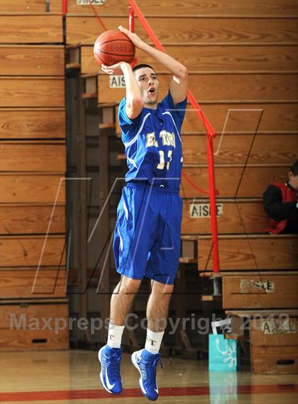 Thumbnail 3 in El Toro vs. Perris (MaxPreps Holiday Classic) photogallery.