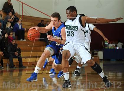 Thumbnail 1 in El Toro vs. Perris (MaxPreps Holiday Classic) photogallery.