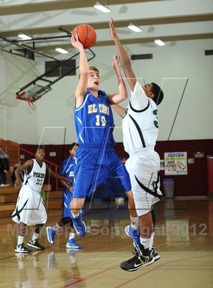 Thumbnail 3 in El Toro vs. Perris (MaxPreps Holiday Classic) photogallery.