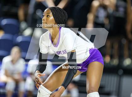 Thumbnail 2 in Fulshear vs. College Station (UIL 5A Regional Playoff) photogallery.
