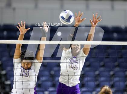 Thumbnail 1 in Fulshear vs. College Station (UIL 5A Regional Playoff) photogallery.