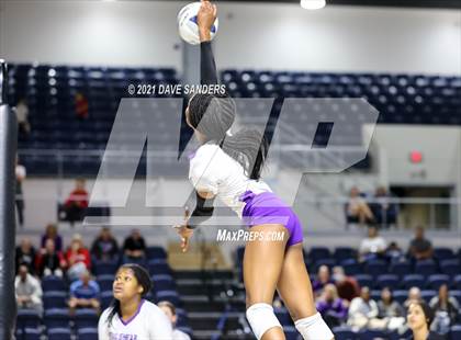 Thumbnail 3 in Fulshear vs. College Station (UIL 5A Regional Playoff) photogallery.