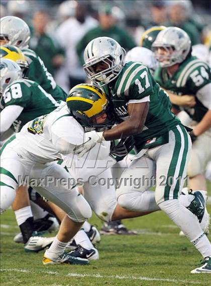 Thumbnail 2 in De La Salle vs. San Ramon Valley (CIF NCS D1 Final) photogallery.