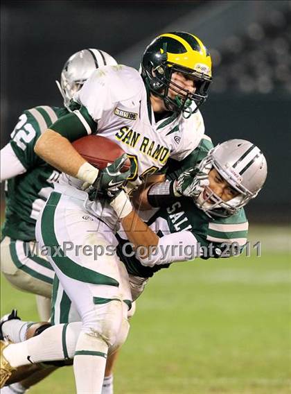 Thumbnail 3 in De La Salle vs. San Ramon Valley (CIF NCS D1 Final) photogallery.