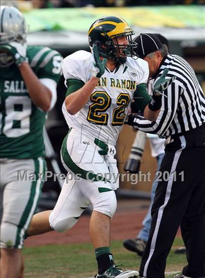 Thumbnail 2 in De La Salle vs. San Ramon Valley (CIF NCS D1 Final) photogallery.