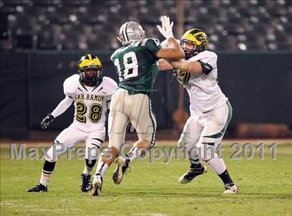 Thumbnail 3 in De La Salle vs. San Ramon Valley (CIF NCS D1 Final) photogallery.