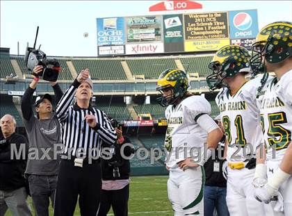 Thumbnail 2 in De La Salle vs. San Ramon Valley (CIF NCS D1 Final) photogallery.