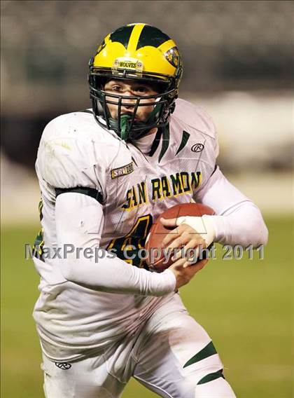 Thumbnail 3 in De La Salle vs. San Ramon Valley (CIF NCS D1 Final) photogallery.