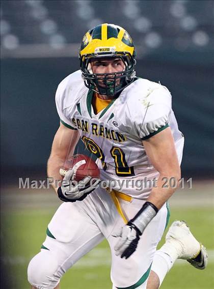 Thumbnail 2 in De La Salle vs. San Ramon Valley (CIF NCS D1 Final) photogallery.