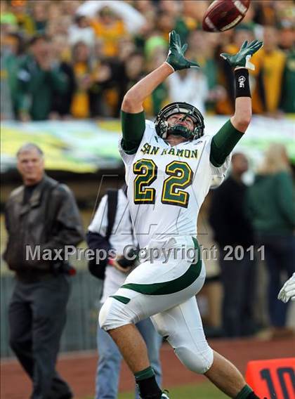 Thumbnail 3 in De La Salle vs. San Ramon Valley (CIF NCS D1 Final) photogallery.