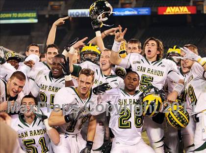 Thumbnail 3 in De La Salle vs. San Ramon Valley (CIF NCS D1 Final) photogallery.