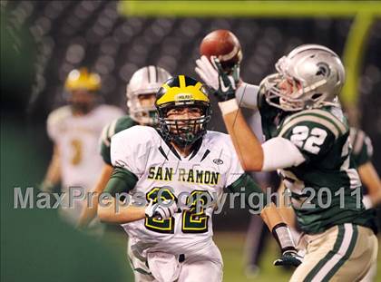 Thumbnail 2 in De La Salle vs. San Ramon Valley (CIF NCS D1 Final) photogallery.