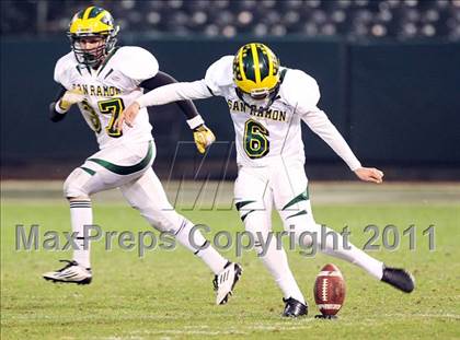 Thumbnail 1 in De La Salle vs. San Ramon Valley (CIF NCS D1 Final) photogallery.