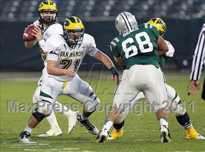 Thumbnail 3 in De La Salle vs. San Ramon Valley (CIF NCS D1 Final) photogallery.