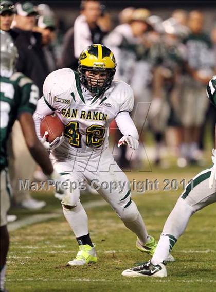 Thumbnail 2 in De La Salle vs. San Ramon Valley (CIF NCS D1 Final) photogallery.